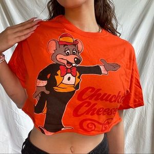 Chuck E. Cheese cropped tee